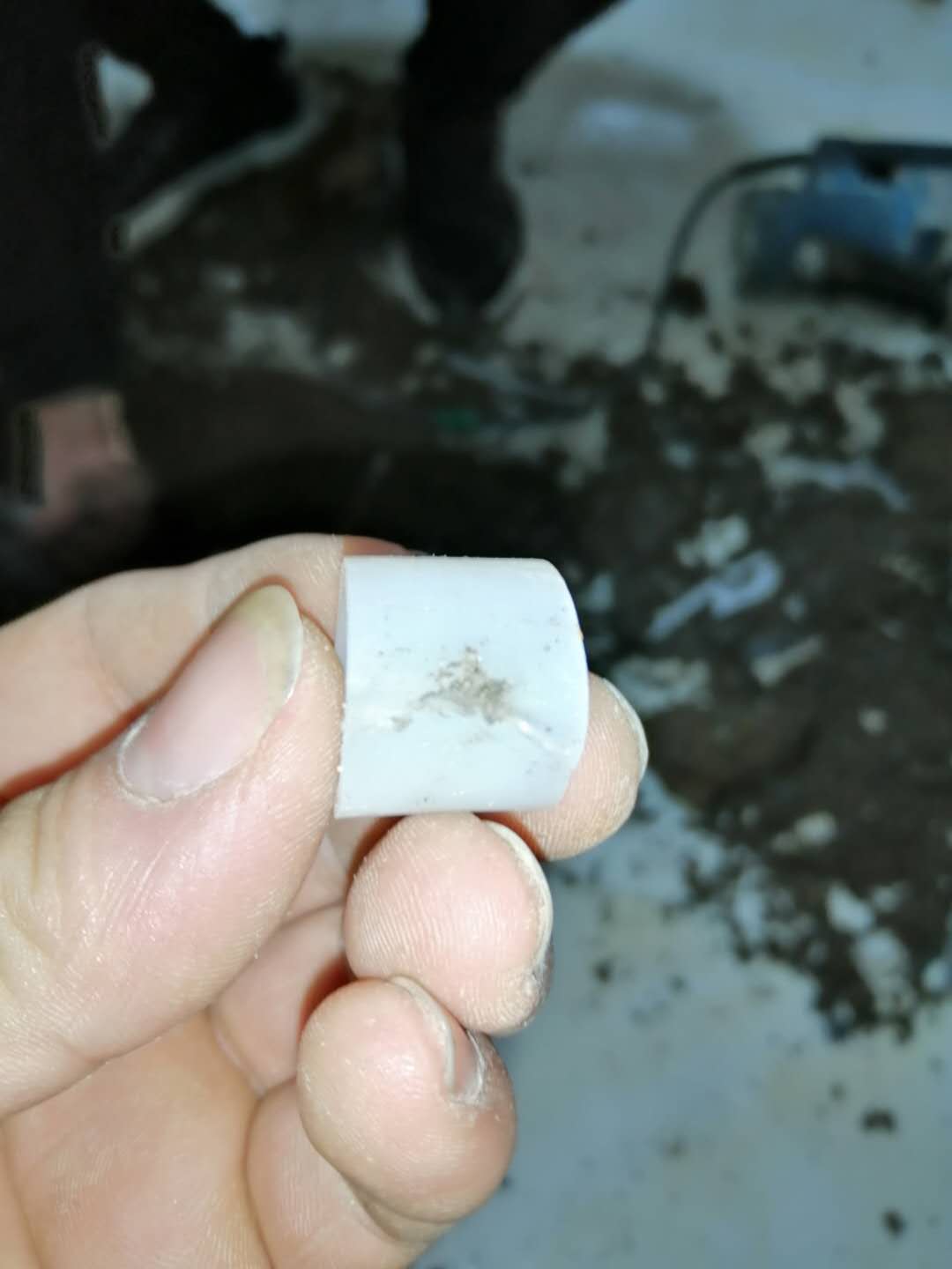 托里家里地暖漏水了怎么办？